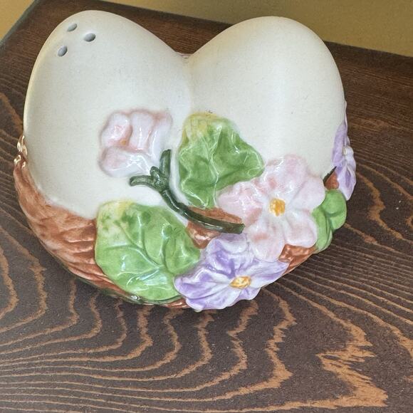 VTG Avon Easter Salt Pepper Shakers Spring Duck Eggs Nest Floral Ceramic EUC - Picture 11 of 15